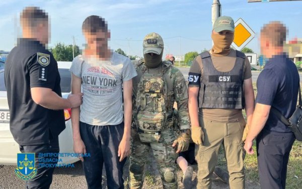 У Дніпрі судитимуть шахраїв у справі про викрадення 1,5 млн грн з рахунків загиблих військових
У Дніпрі судитимуть шахраїв у справі про викрадення 1,5 млн грн з рахунків загиблих військових