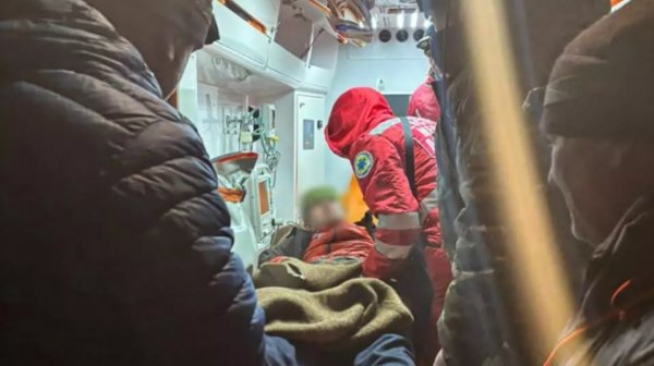 Едва не замерз в 10 метрах от Румынии: спасатели нашли мужчину в Карпатах Едва не замерз в 10 метрах от Румынии: спасатели нашли мужчину в Карпатах