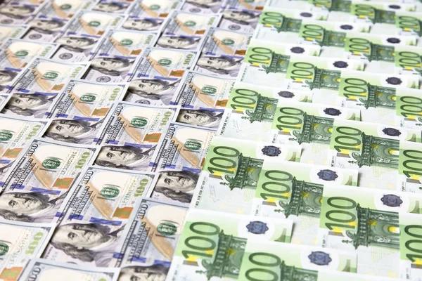 Курс валют на 1 января: евро в банках прибавил пять копеек
Курс валют на 1 января: евро в банках прибавил пять копеек