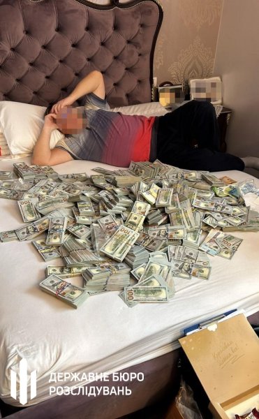 Коррупция, убийство и тендеры: самые громкие уголовные дела в Украине за год
Коррупция, убийство и тендеры: самые громкие уголовные дела в Украине за год