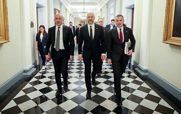 Курс доллара, цены и зарплаты: что ждет экономику Украины в 2025 году и как на нее повлияет война
Курс доллара, цены и зарплаты: что ждет экономику Украины в 2025 году и как на нее повлияет война