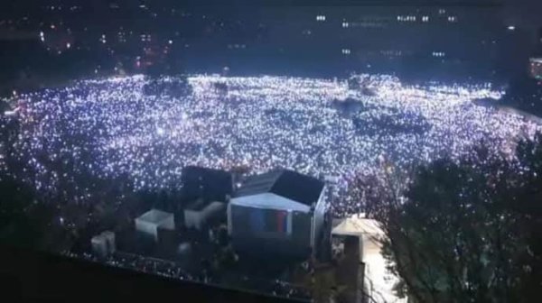 Почти 100 тысяч человек вышли на протесты в Словакии Почти 100 тысяч человек вышли на протесты в Словакии