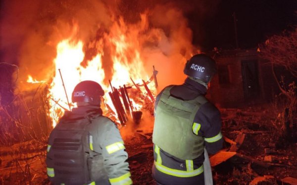 У Дніпропетровській області російські обстріли понівечили медичний центр та газогін
У Дніпропетровській області російські обстріли понівечили медичний центр та газогін