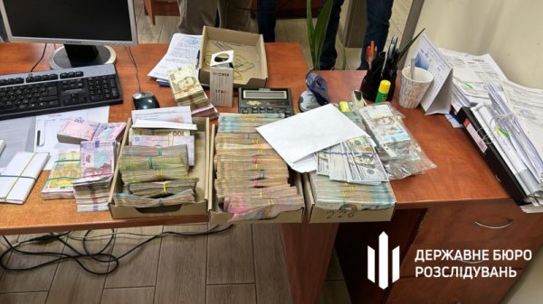 Коррупция, убийство и тендеры: самые громкие уголовные дела в Украине за год
Коррупция, убийство и тендеры: самые громкие уголовные дела в Украине за год