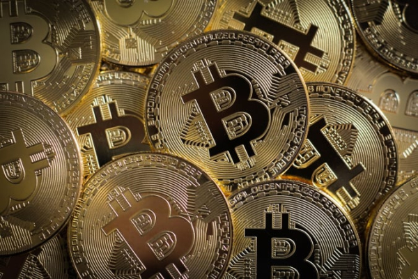 Tether представила стейблкоин USDT0, Трамп может создать нацрезерв в USDC, Solana и XRP: что нового
Tether представила стейблкоин USDT0, Трамп может создать нацрезерв в USDC, Solana и XRP: что нового