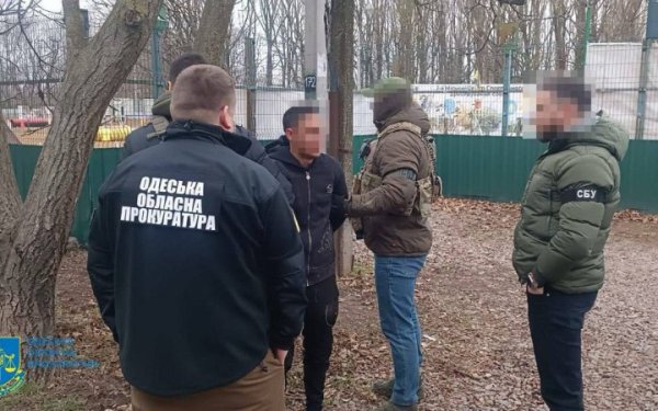 На Одещині та Миколаївщині затримали двох друзів-коригувальників, один із них неповнолітній
На Одещині та Миколаївщині затримали двох друзів-коригувальників, один із них неповнолітній