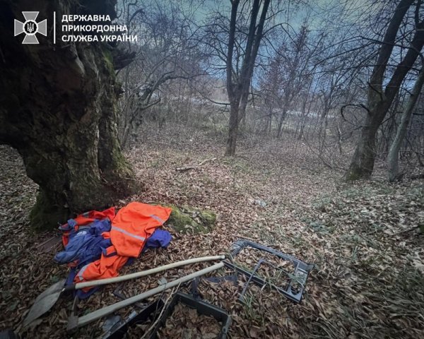 Двоє чоловіків в спецодязі залізничників намагалися незаконно потрапити в Словаччину під виглядом "перевірки колії"
Двоє чоловіків в спецодязі залізничників намагалися незаконно потрапити в Словаччину під виглядом "перевірки колії"