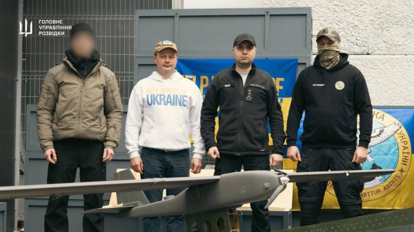 Українська розвідка отримала від американської благодійної організації новітній швидкісний дрон-невидимку
Українська розвідка отримала від американської благодійної організації новітній швидкісний дрон-невидимку