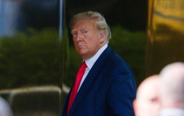 Трамп отправил в отпуск почти 60 сотрудников USAID, - Reuters
Трамп отправил в отпуск почти 60 сотрудников USAID, - Reuters
