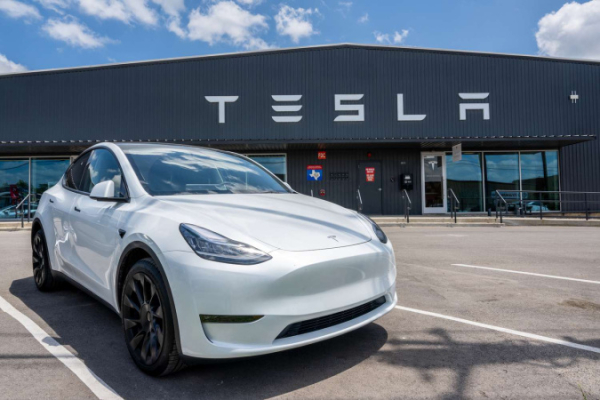 Акции Tesla растут несмотря на ожидания на падение продаж
Акции Tesla растут несмотря на ожидания на падение продаж