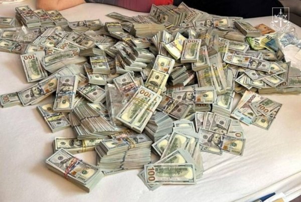 Коррупция, убийство и тендеры: самые громкие уголовные дела в Украине за год
Коррупция, убийство и тендеры: самые громкие уголовные дела в Украине за год