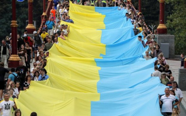 Найбільше українці довіряють волонтерам, рівень довіри до органів держвлади знижується, - опитування
Найбільше українці довіряють волонтерам, рівень довіри до органів держвлади знижується, - опитування