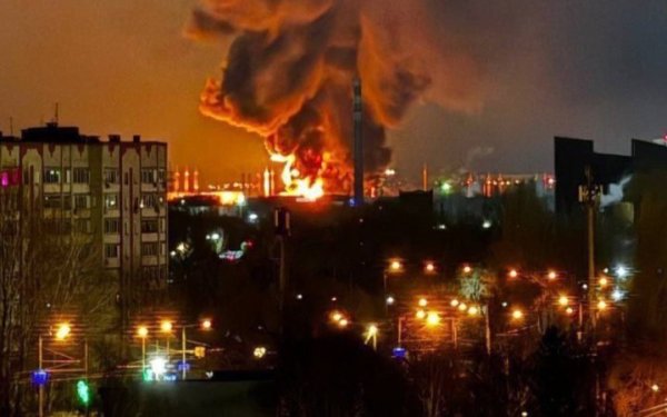 БПЛА атакували Енгельс - місто базування стратегічної авіації
БПЛА атакували Енгельс - місто базування стратегічної авіації
