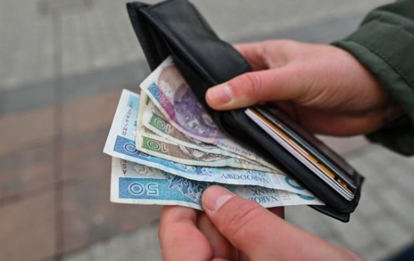Курс польского злотого снизился по отношению к гривне
Курс польского злотого снизился по отношению к гривне
