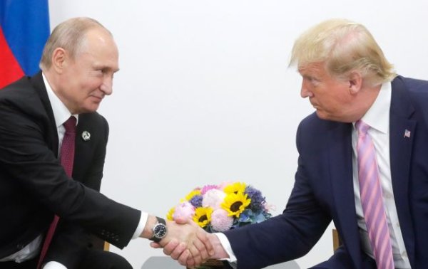 Команда Трампа готовит жесткие санкции против Москвы для принуждения к миру, - Bloomberg
Команда Трампа готовит жесткие санкции против Москвы для принуждения к миру, - Bloomberg