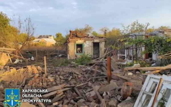 Вночі росіяни атакували дроном село на Харківщині: троє людей постраждали
Вночі росіяни атакували дроном село на Харківщині: троє людей постраждали