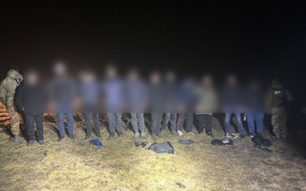 На Одещині прикордонники затримали водія та 10 чоловіків призовного віку
На Одещині прикордонники затримали водія та 10 чоловіків призовного віку