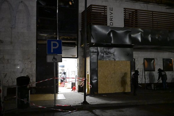 У Києві завершили аварійно-рятувальні роботи після ракетного удару - ФОТОРЕПОРТАЖ
                                