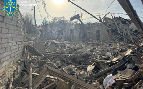 Одна людина загинула і 16 поранені внаслідок учорашніх ударів Росії по Херсону і області
Одна людина загинула і 16 поранені внаслідок учорашніх ударів Росії по Херсону і області