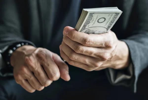 500 самых богатых людей мира достигли богатства более $10 триллионов в этом году
500 самых богатых людей мира достигли богатства более $10 триллионов в этом году