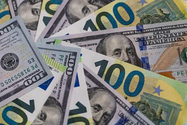 Курс валют на 23 января: доллар в банках подешевел на 10 копеек
Курс валют на 23 января: доллар в банках подешевел на 10 копеек