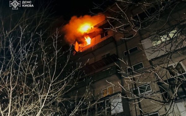 У Києві дві людини загинули під час пожежі в квартирі
У Києві дві людини загинули під час пожежі в квартирі