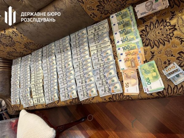 Коррупция, убийство и тендеры: самые громкие уголовные дела в Украине за год
Коррупция, убийство и тендеры: самые громкие уголовные дела в Украине за год