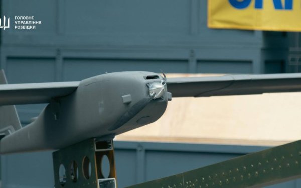 Українська розвідка отримала від американської благодійної організації новітній швидкісний дрон-невидимку
Українська розвідка отримала від американської благодійної організації новітній швидкісний дрон-невидимку