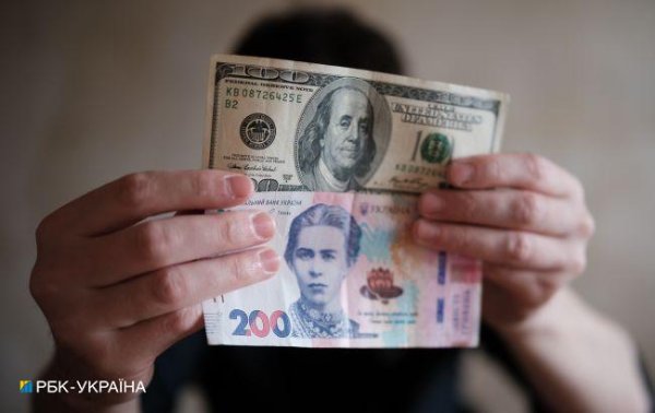 Спрос увеличился: банки увеличили ввоз наличных долларов в Украину
Спрос увеличился: банки увеличили ввоз наличных долларов в Украину