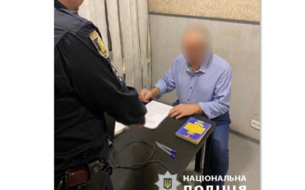 Поліцейські підозрюють мешканця Харківщини у поширенні комуністичної символіки
Поліцейські підозрюють мешканця Харківщини у поширенні комуністичної символіки