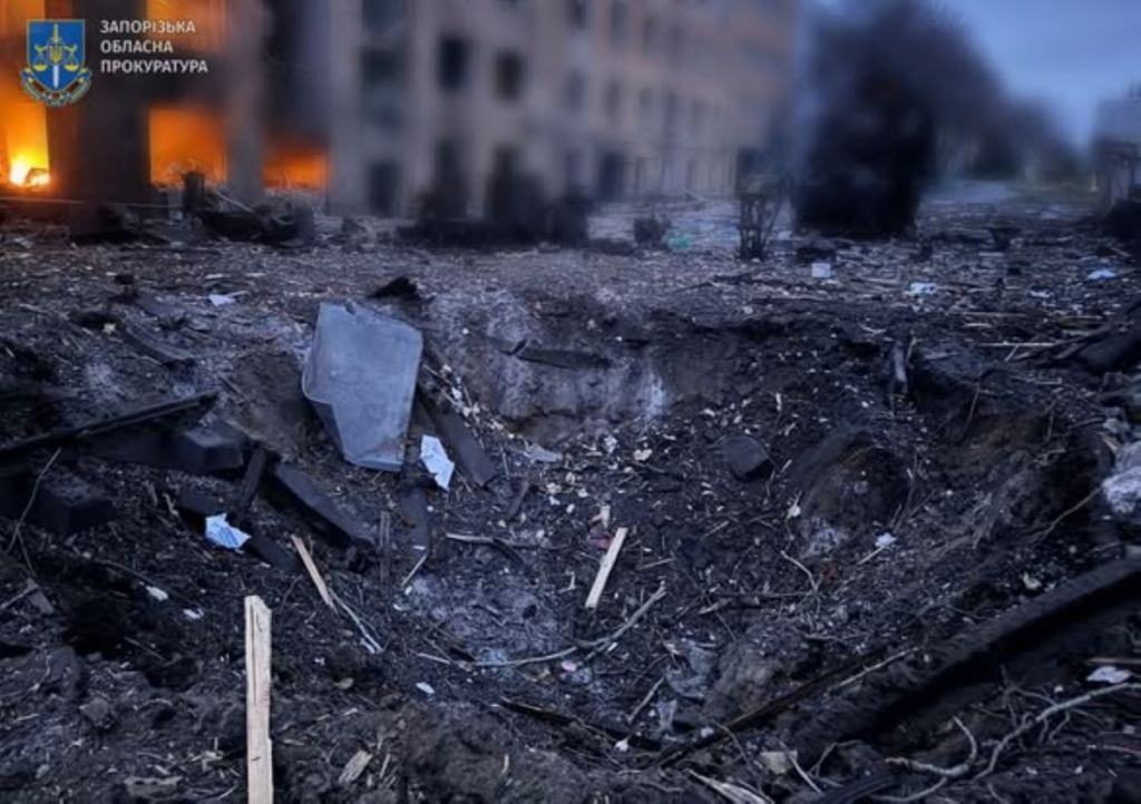 У Запоріжжі після обстрілу 18 січня досі шукають хлопця: головне про руйнування та пошукову операцію У Запоріжжі після обстрілу 18 січня досі шукають хлопця: головне про руйнування та пошукову операцію