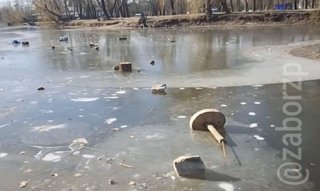 У центральному парку Запоріжжя вандали знищили літнє кафе (фото та відео) У центральному парку Запоріжжя вандали знищили літнє кафе (фото та відео)