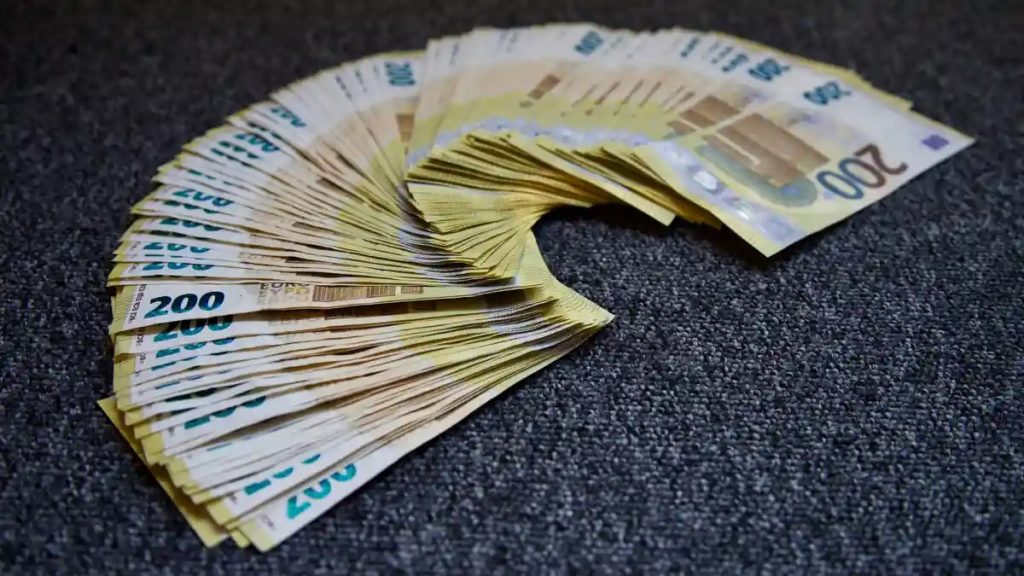 НБУ оновив курс валют на 12 лютого: ціна долара, євро та злотого НБУ оновив курс валют на 12 лютого: ціна долара, євро та злотого