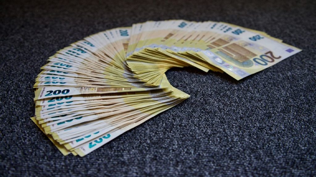 Як змінився курс валют 20 лютого: вартість долара, євро та злотого Як змінився курс валют 20 лютого: вартість долара, євро та злотого
