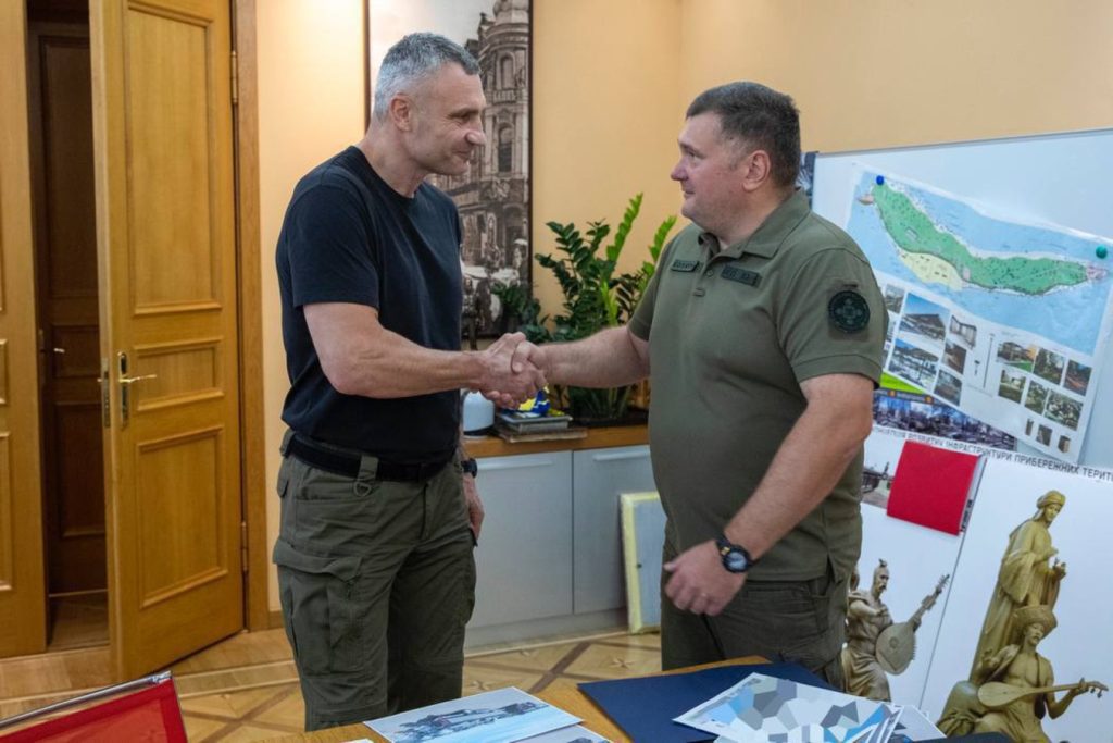 Чому ЗМІ запідозрили мера Києва Віталія Кличка у зв’язках із зрадником Дмитром Козюрою Чому ЗМІ запідозрили мера Києва Віталія Кличка у зв'язках із зрадником Дмитром Козюрою