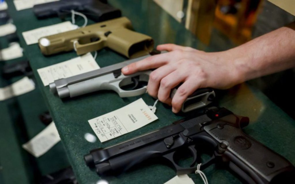 У «Дії» тепер можна отримати дозвіл на зброю: які переваги стали доступні українцям