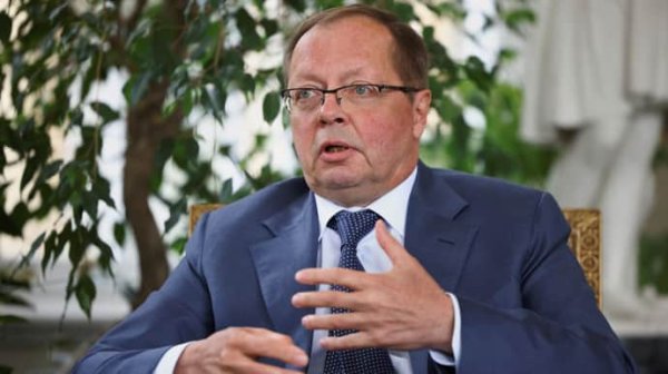 Российский посол не отрицает, что РФ следит за британскими субмаринами Российский посол не отрицает, что РФ следит за британскими субмаринами