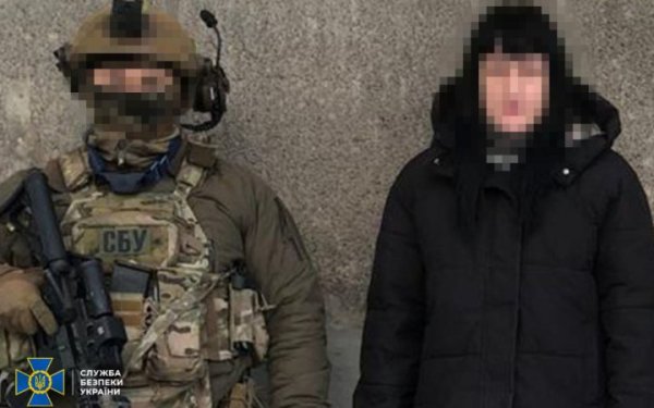 СБУ затримала експосадовицю суду, яку підозрюють у допомозі окупантам наступати на Покровськ
СБУ затримала експосадовицю суду, яку підозрюють у допомозі окупантам наступати на Покровськ