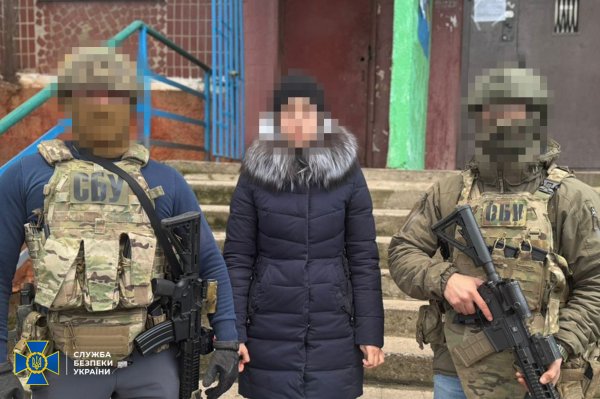 Затримали двох молодих мешканок Покровська, які "працювали" корегувальницями для РФ
Затримали двох молодих мешканок Покровська, які "працювали" корегувальницями для РФ