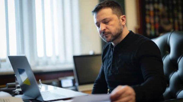 Зеленский подал в ВР законопроекты о продлении военного положения и мобилизации Зеленский подал в ВР законопроекты о продлении военного положения и мобилизации