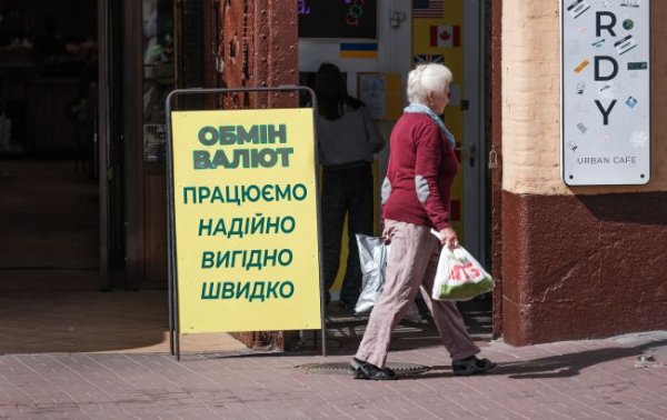 Доллар и евро резко подешевели: НБУ установил официальные курсы
Доллар и евро резко подешевели: НБУ установил официальные курсы