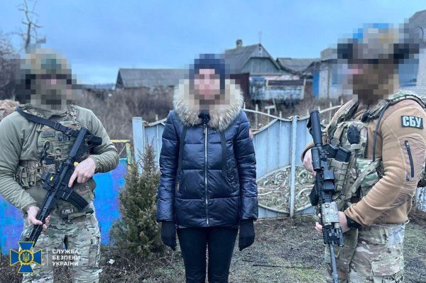 Затримали двох молодих мешканок Покровська, які "працювали" корегувальницями для РФ
Затримали двох молодих мешканок Покровська, які "працювали" корегувальницями для РФ