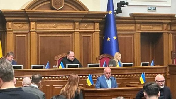 Новый "слуга" принял присягу в Верховной Раде Новый "слуга" принял присягу в Верховной Раде