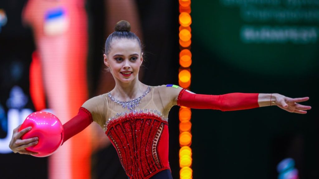 Українська чемпіонка не стала на спільне фото з гімнастками з РФ і Білорусі Українська чемпіонка не стала на спільне фото з гімнастками з РФ і Білорусі
