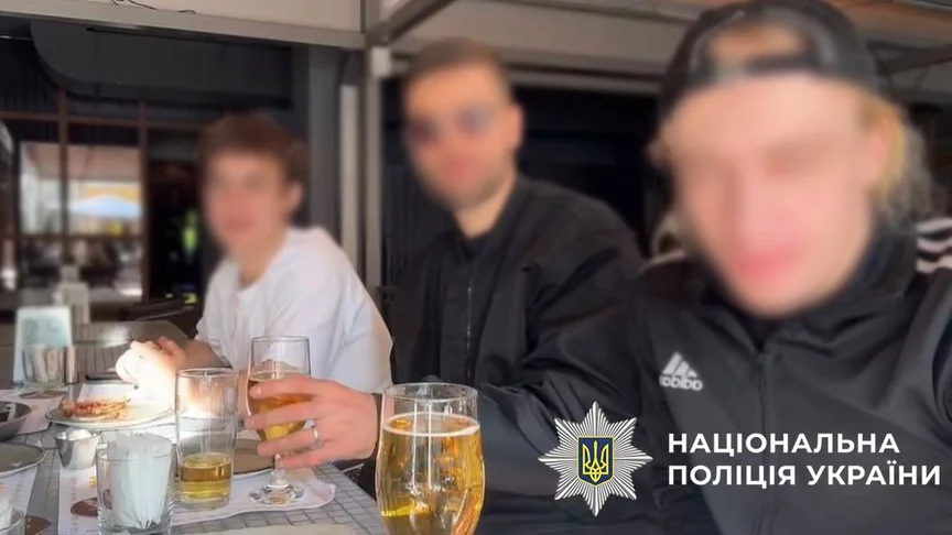 У Києві блогери хизувалися зброєю — поліція відкрила справу У Києві блогери хизувалися зброєю — поліція відкрила справу