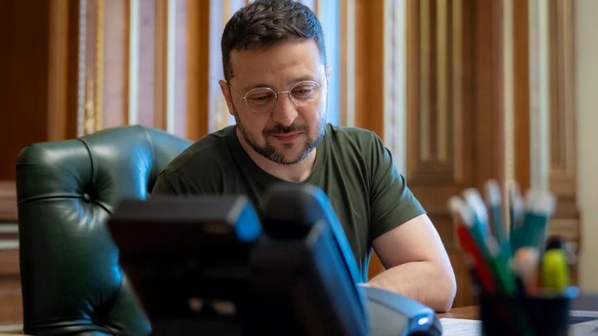 Зеленський привітав Дана з перемогою на виборах у Румунії Зеленський привітав Дана з перемогою на виборах у Румунії