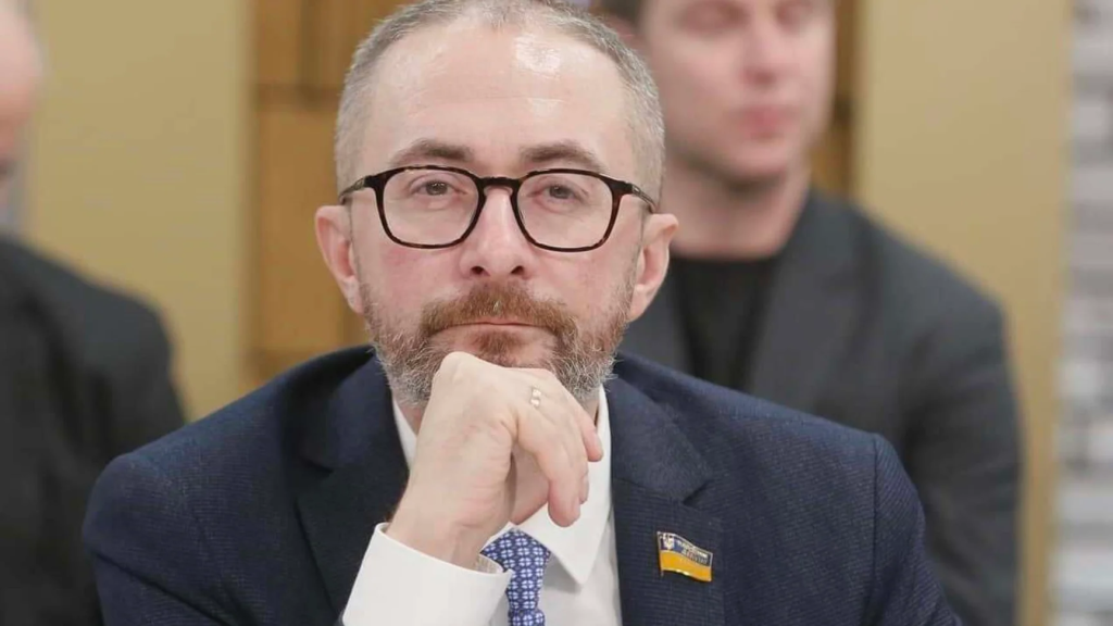 Сергій Швець пішов з життя після тяжкої хвороби Помер народний депутат України Сергій Швець у 48 років після тривалої боротьби з хворобою, повідомив голова фракції «Слуга народу» Давид Арахамія.