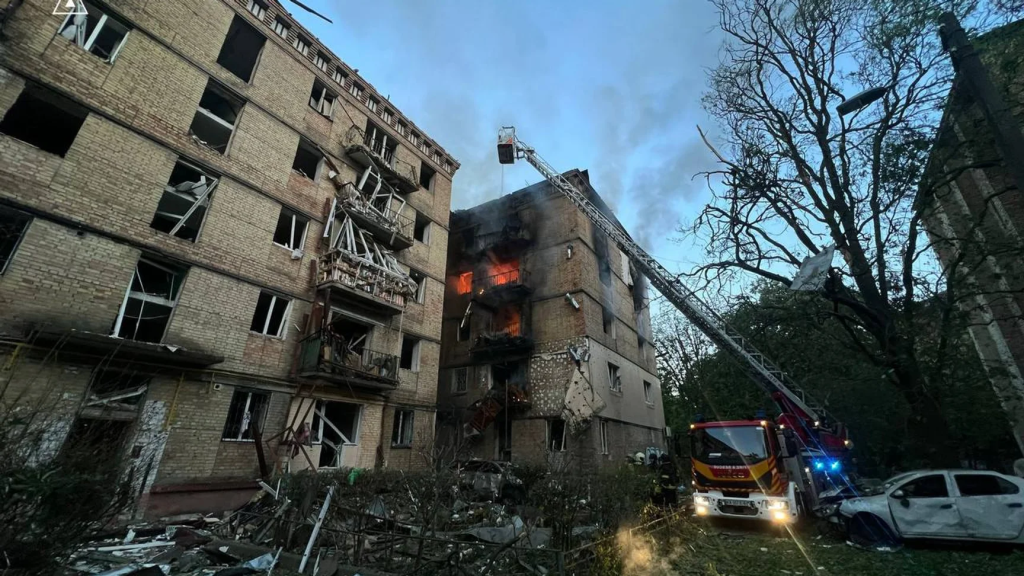 Росія вдарила по Україні сотнями дронів і десятками ракет Росія вдарила по Україні сотнями дронів і десятками ракет