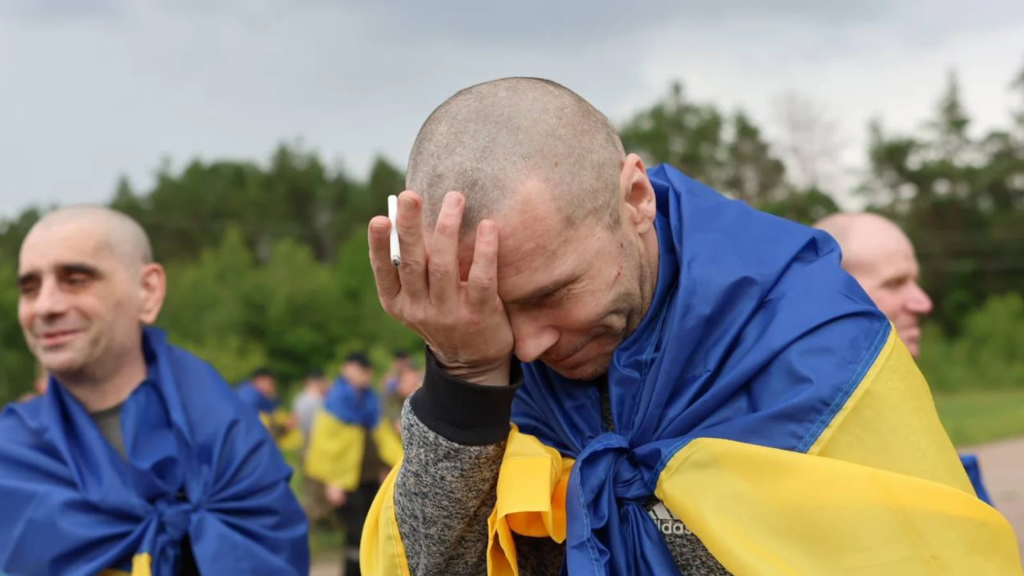 Ветерани оборони Маріуполя повернулися додому після трьох років полону Обмін полоненими: додому повернули важкохворих бійців ЗСУ