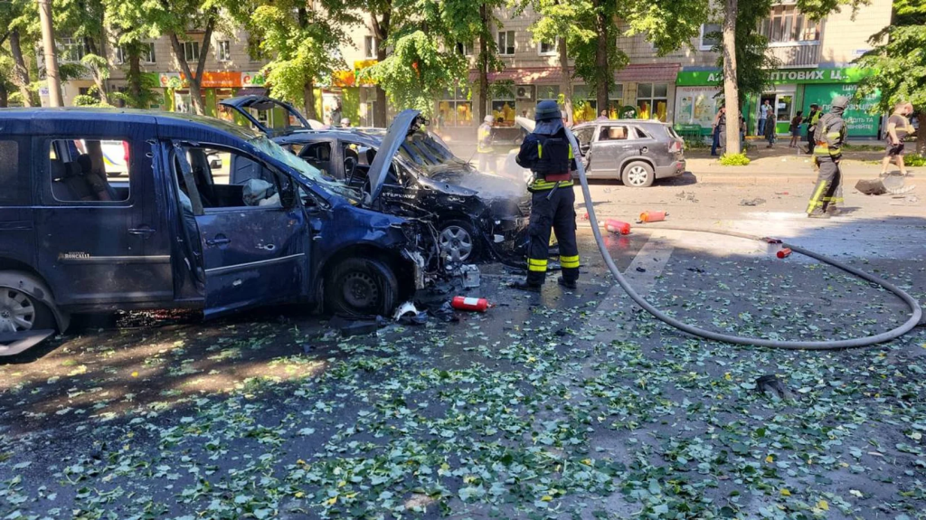 Росія вдарила по Сумах з РСЗВ: жертви серед цивільних Росія вдарила по Сумах з РСЗВ: жертви серед цивільних